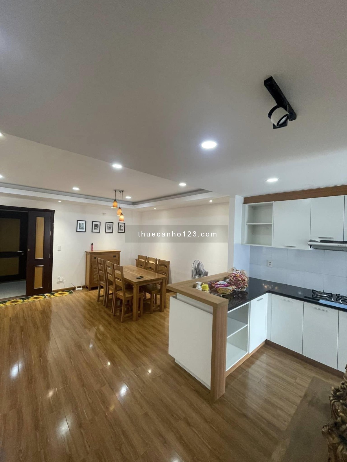 Căn hộ chung cư Ruby Tân Bình 140m2, 3p ngủ, full Nội thất giá 12tr/th