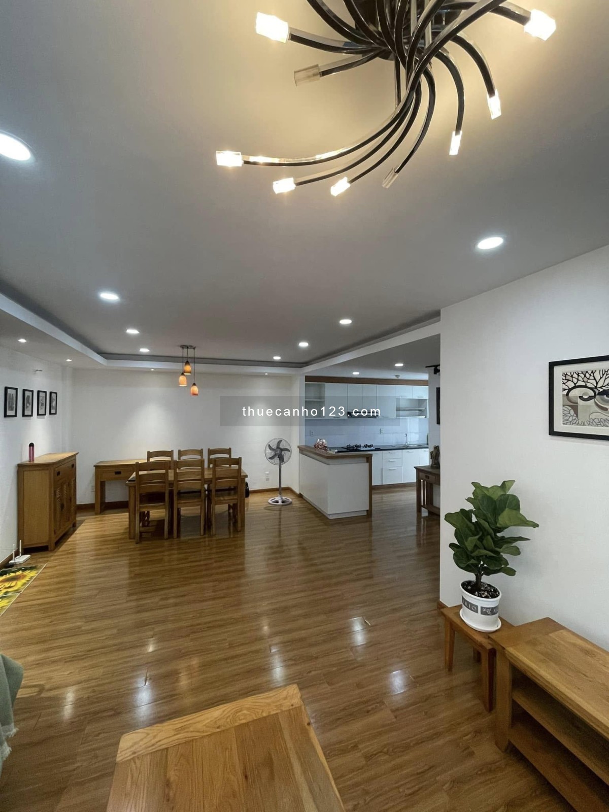 Căn hộ chung cư Ruby Tân Bình 140m2, 3p ngủ, full Nội thất giá 12tr/th