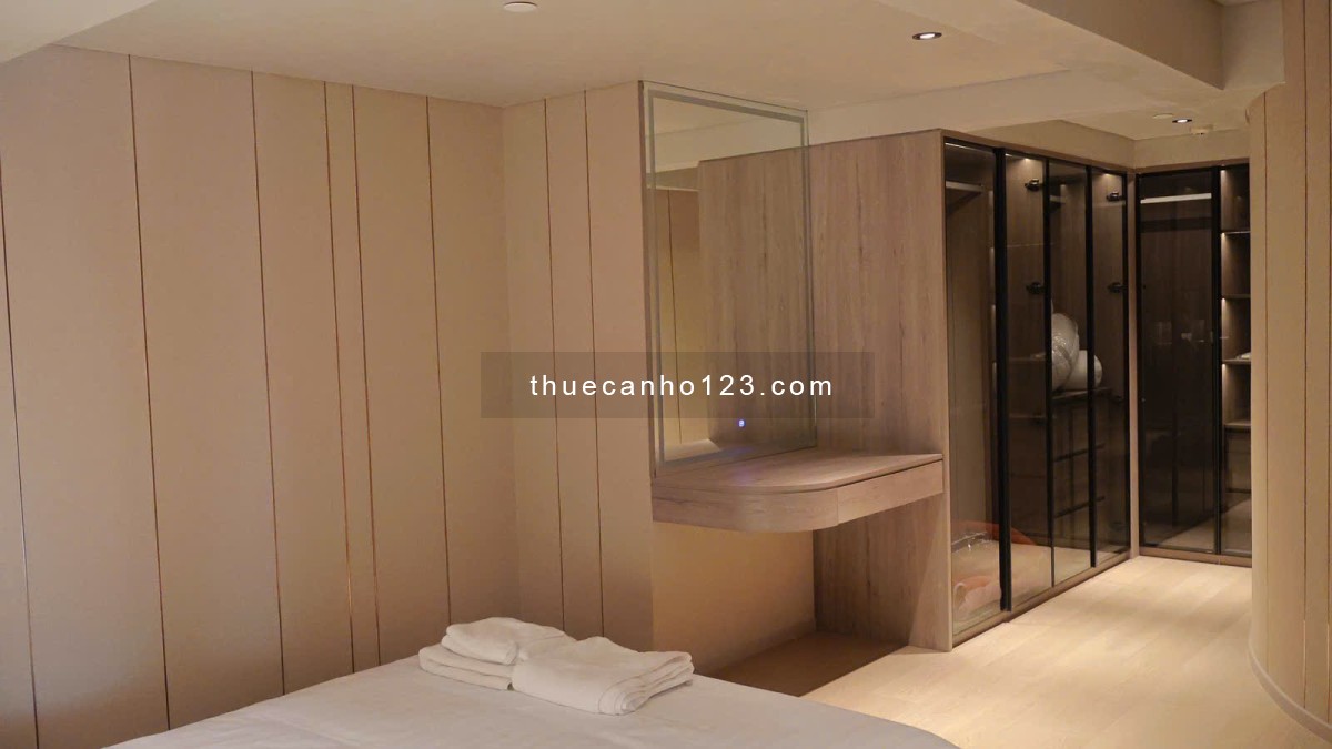 Hiếm, Căn loft 2 phòng ngủ đập thông 165m2, nội thất cao cấp. Giá 5000$, tại Galleria Metropole