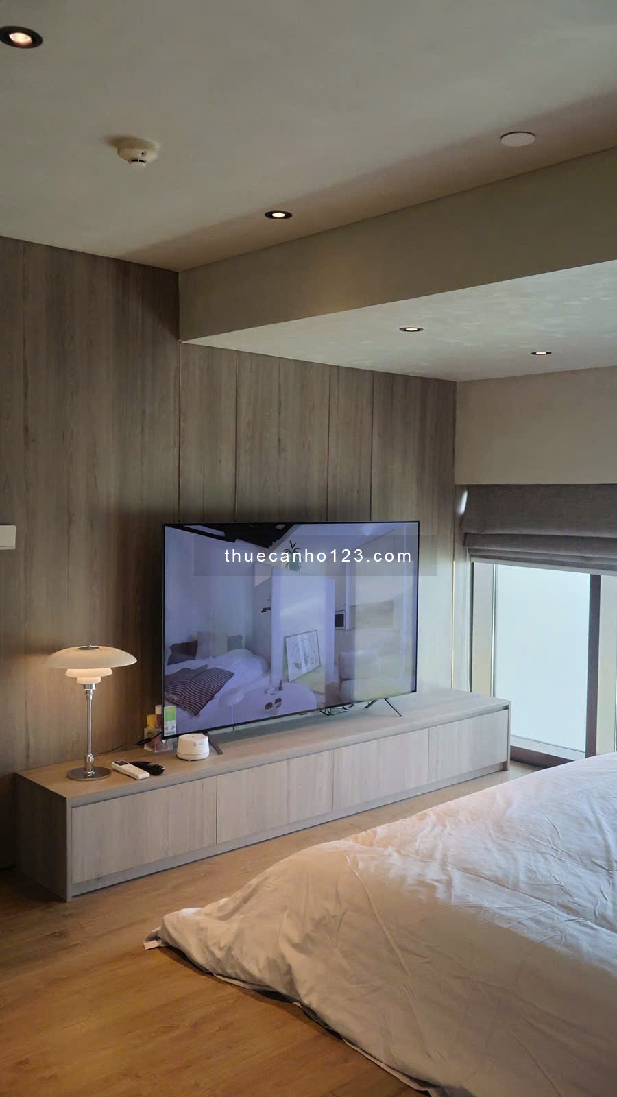 Hiếm, Căn loft 2 phòng ngủ đập thông 165m2, nội thất cao cấp. Giá 5000$, tại Galleria Metropole