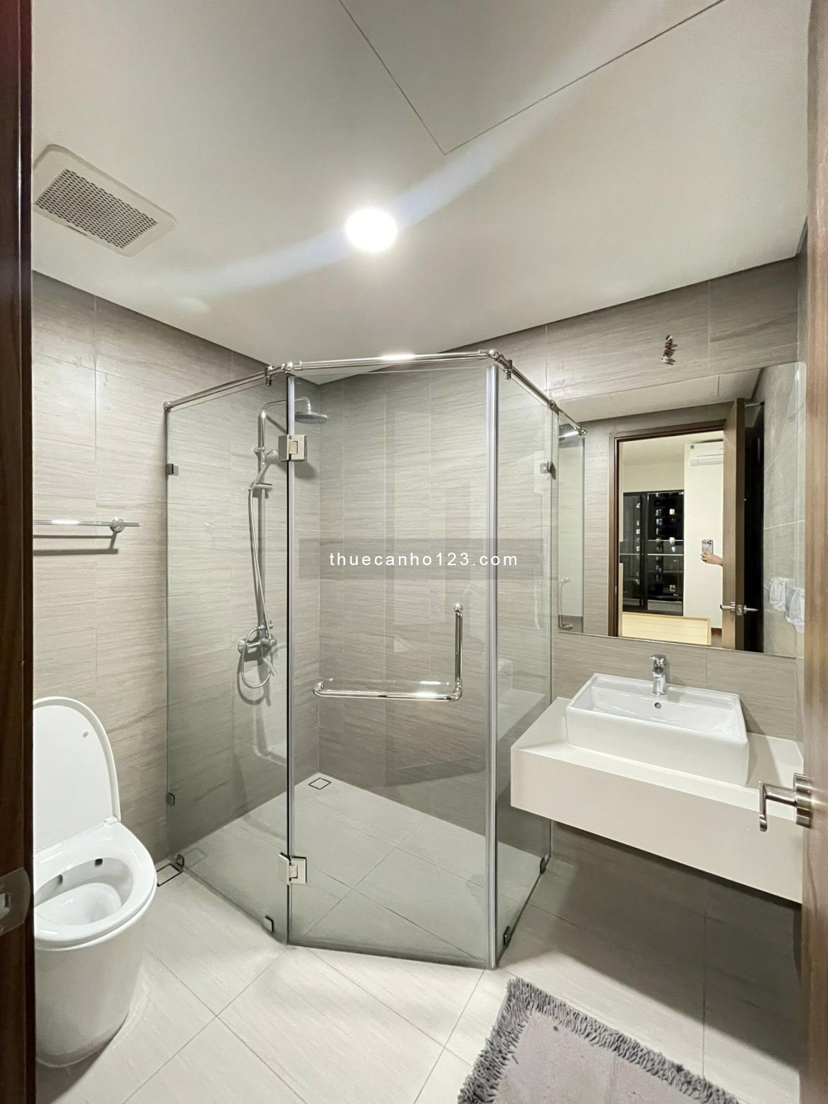 Căn hộ rộng 130m2 3p ngủ chỉ 15tr C/c Cộng Hòa Plaza, Tân Bình