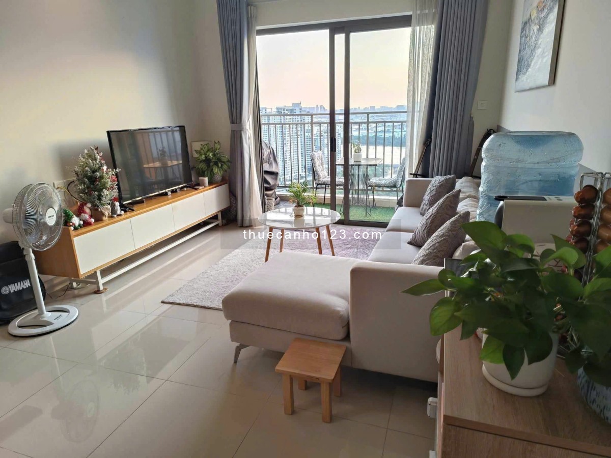 Căn hộ 3PN view sông cực đẹp. đón nắng sáng dễ chịu, nội thất đầy đủ. Giá 23 triệu, The Sun Avenue