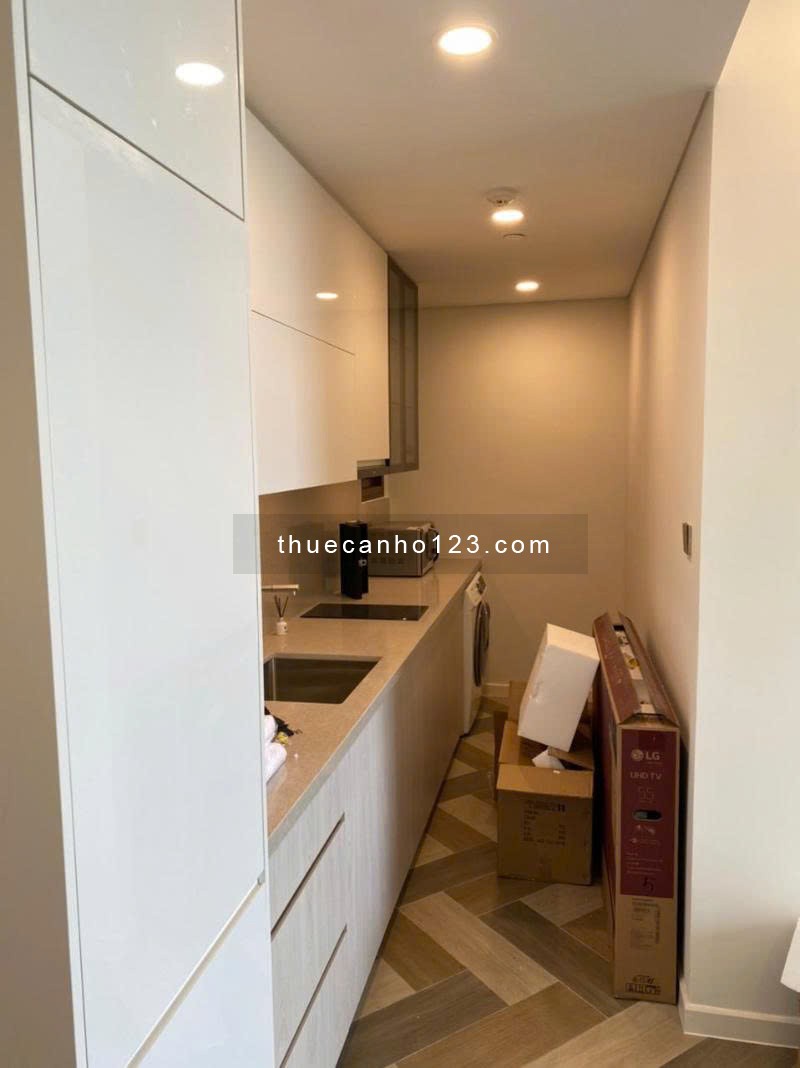 Căn hộ 1 phòng ngủ nội thất hiện đại 50m2, giá thuê chỉ 28 triệu (bao phí), tại Galleria Metropole