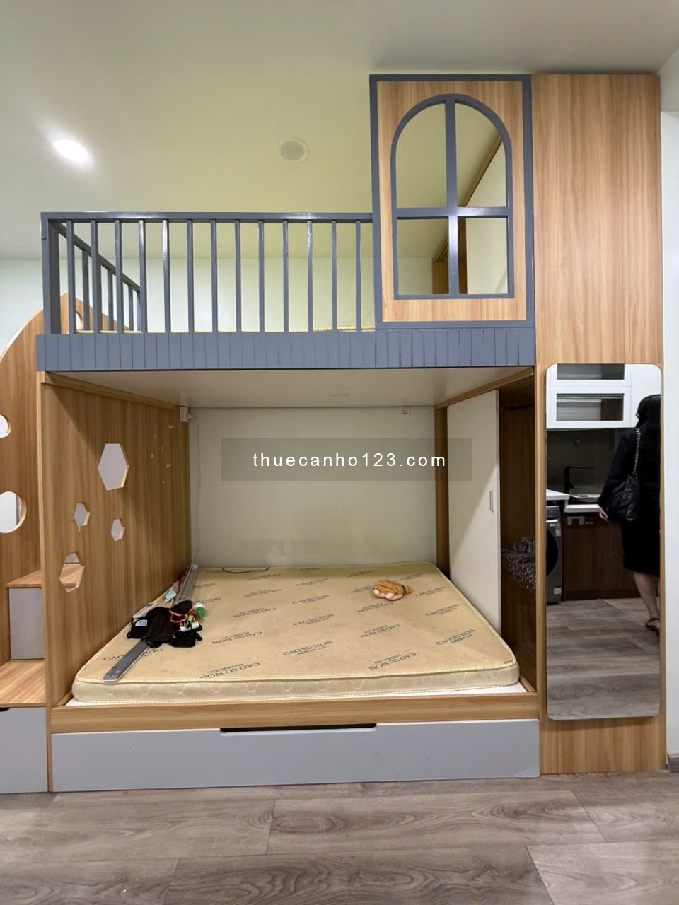 Cho thuê căn Studio 36,5m2 đầy đủ nội thất, giá chỉ 11 triệu, tại The Sun Avenue