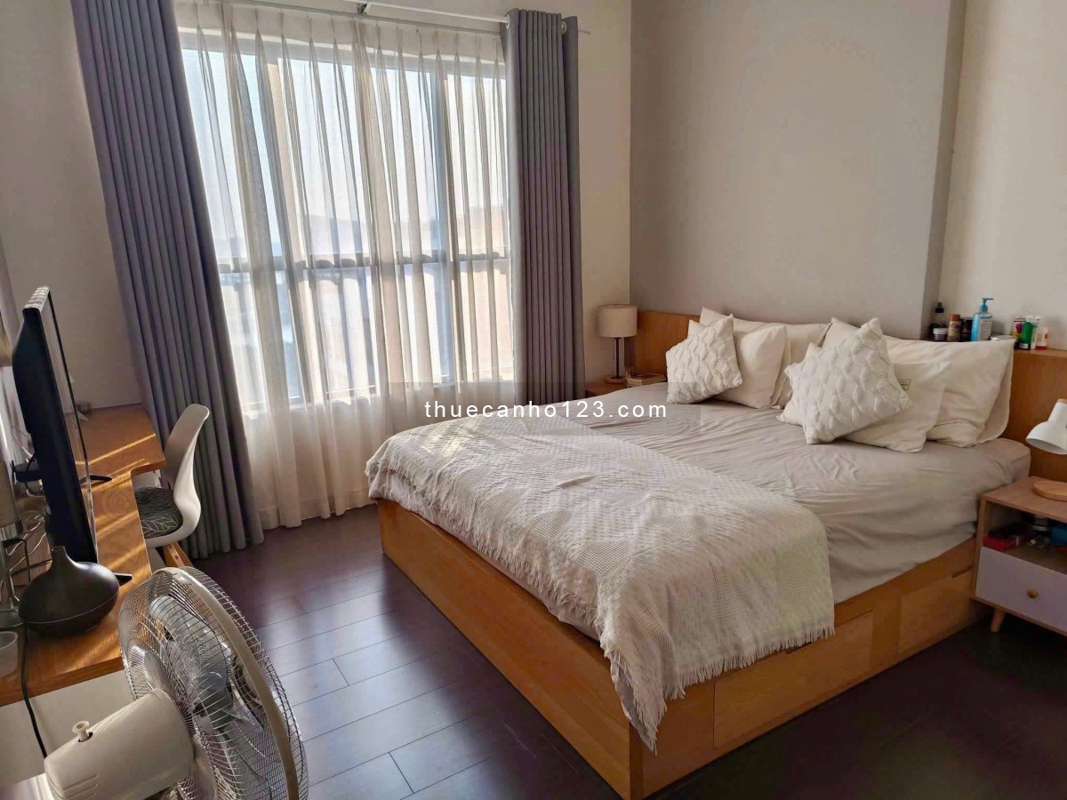 Căn hộ 3PN view sông cực đẹp. đón nắng sáng dễ chịu, nội thất đầy đủ. Giá 23 triệu, The Sun Avenue