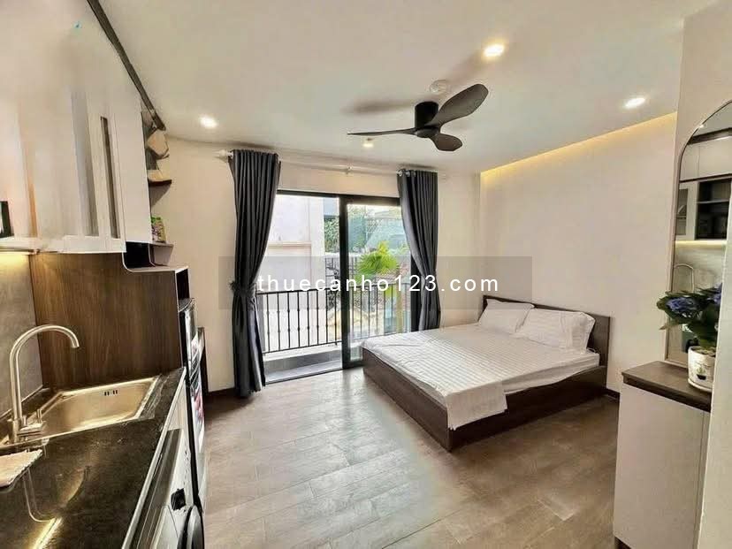 Cho thuê chdv ở Hoa Hồng Q. Phú Nhuận full nội thất có ban công gần bờ kè Hoàng Sa Trường Sa