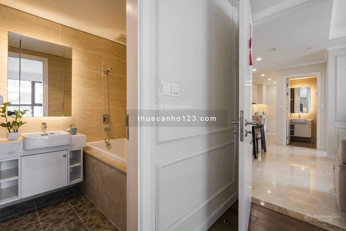 Cho thuê căn hộ 3PN, 30tr sân vườn full đồ, 150m2 tại Vinhomes Nguyễn Chí Thanh - Ảnh 4
