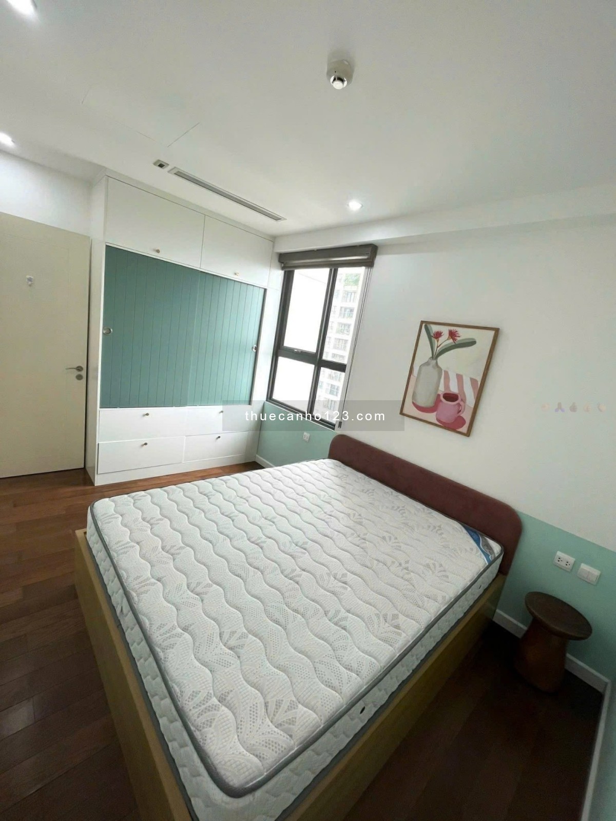 Cho thuê 2 ngủ căn góc đẹp C2 D'capitale - Ảnh 4