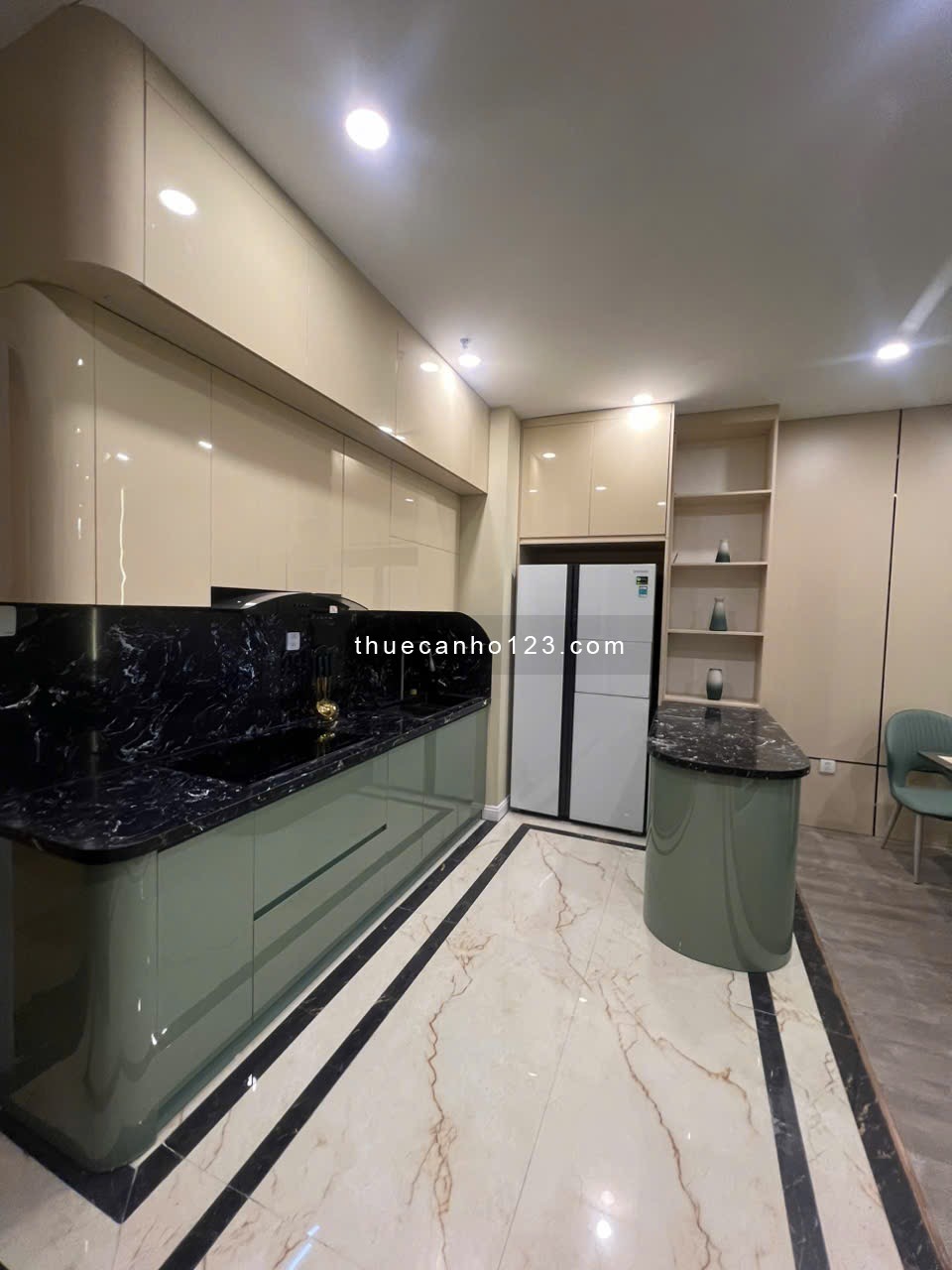Cho thuê gấp căn họ CC Royal City tòa R1 109m2 2 ngủ giá tốt chỉ 2x triệu/tháng - Ảnh 2