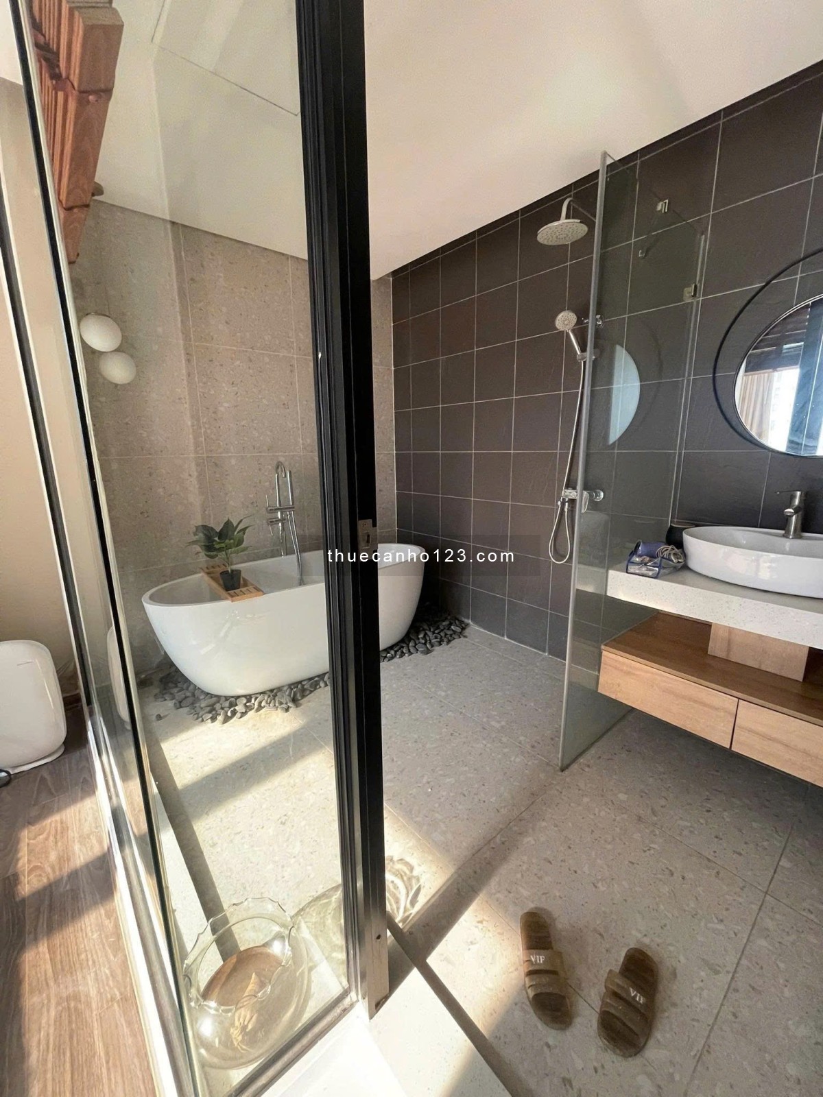 Cho thuê căn hộ 2PN tòa R2 Royal City, Full nội thất, 2x triệu, nhận nhà ngay - Ảnh 3