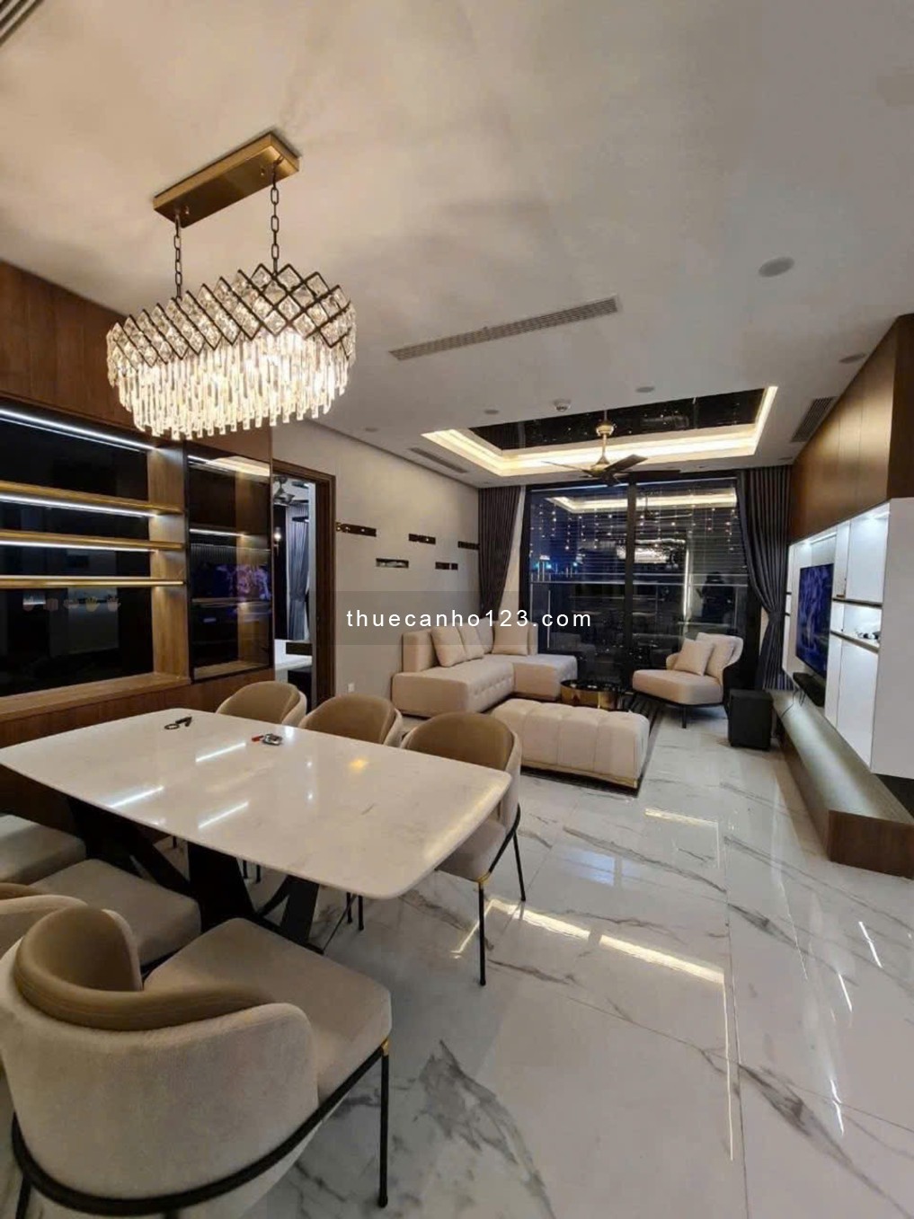 Cho thuê căn hộ Vinhomes Green Bay tầng trung, 3PN 2WC, 21 triệu - Ảnh 1