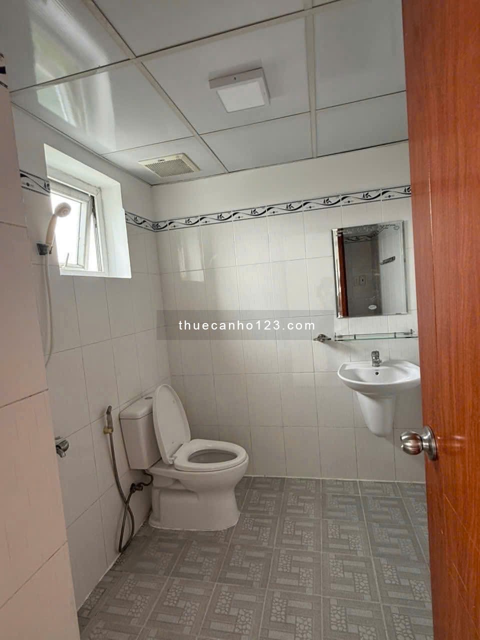 Chung cư 10A Trần Nhật Duật, Q1: 75m2, 2p ngủ, 2wc, nội thất, 12triệu - Ảnh 2