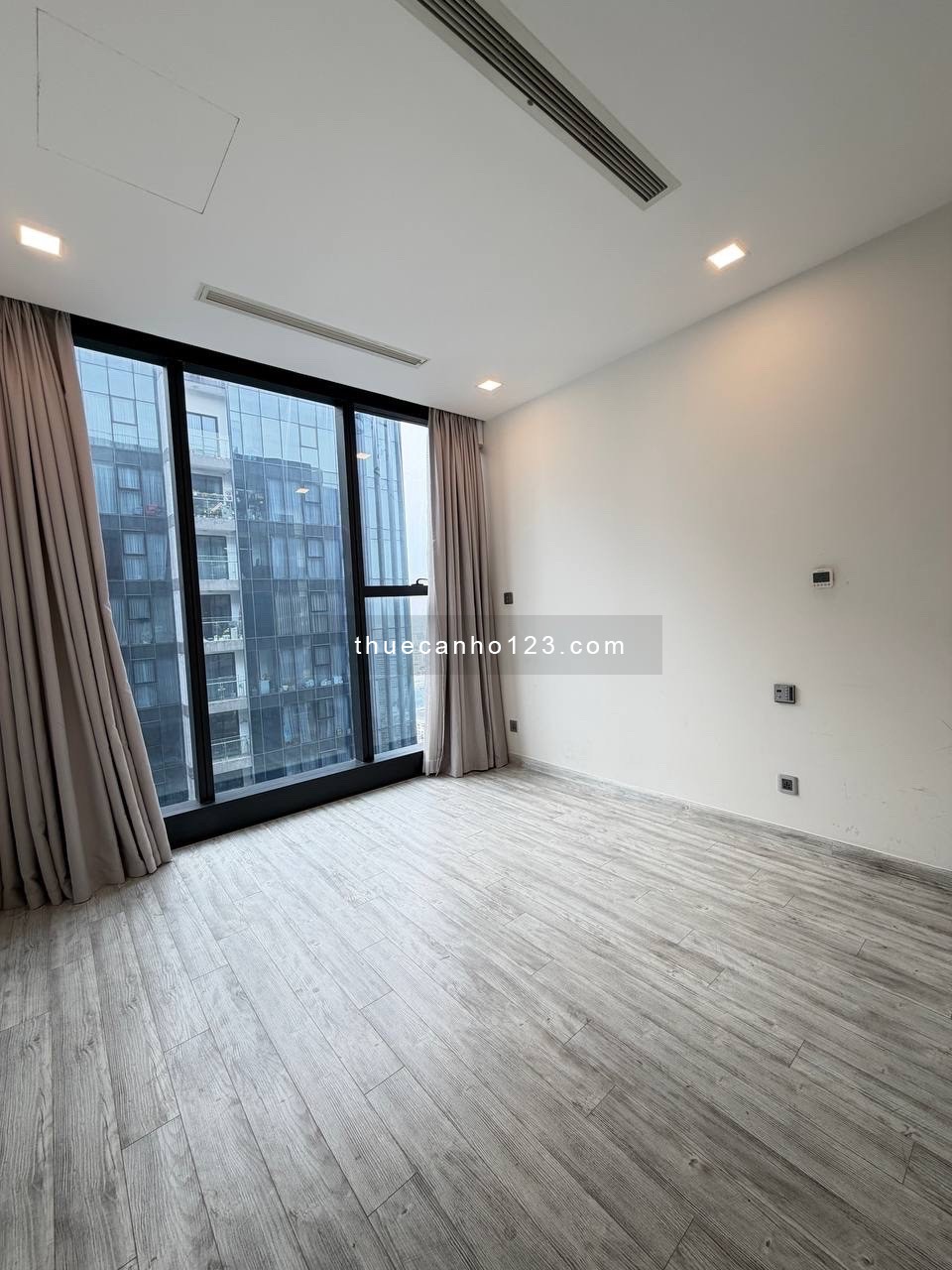 Cho thuê căn hộ 2PN -2WC -83m2 loại OT tại Vinhomes Golden River - Bason Quận 1 giá chỉ 28 triệu/th - Ảnh 3
