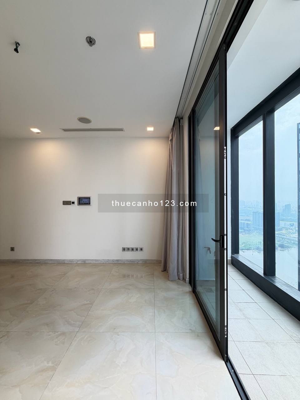 Cho thuê căn hộ 2PN -2WC -83m2 loại OT tại Vinhomes Golden River - Bason Quận 1 giá chỉ 28 triệu/th - Ảnh 1