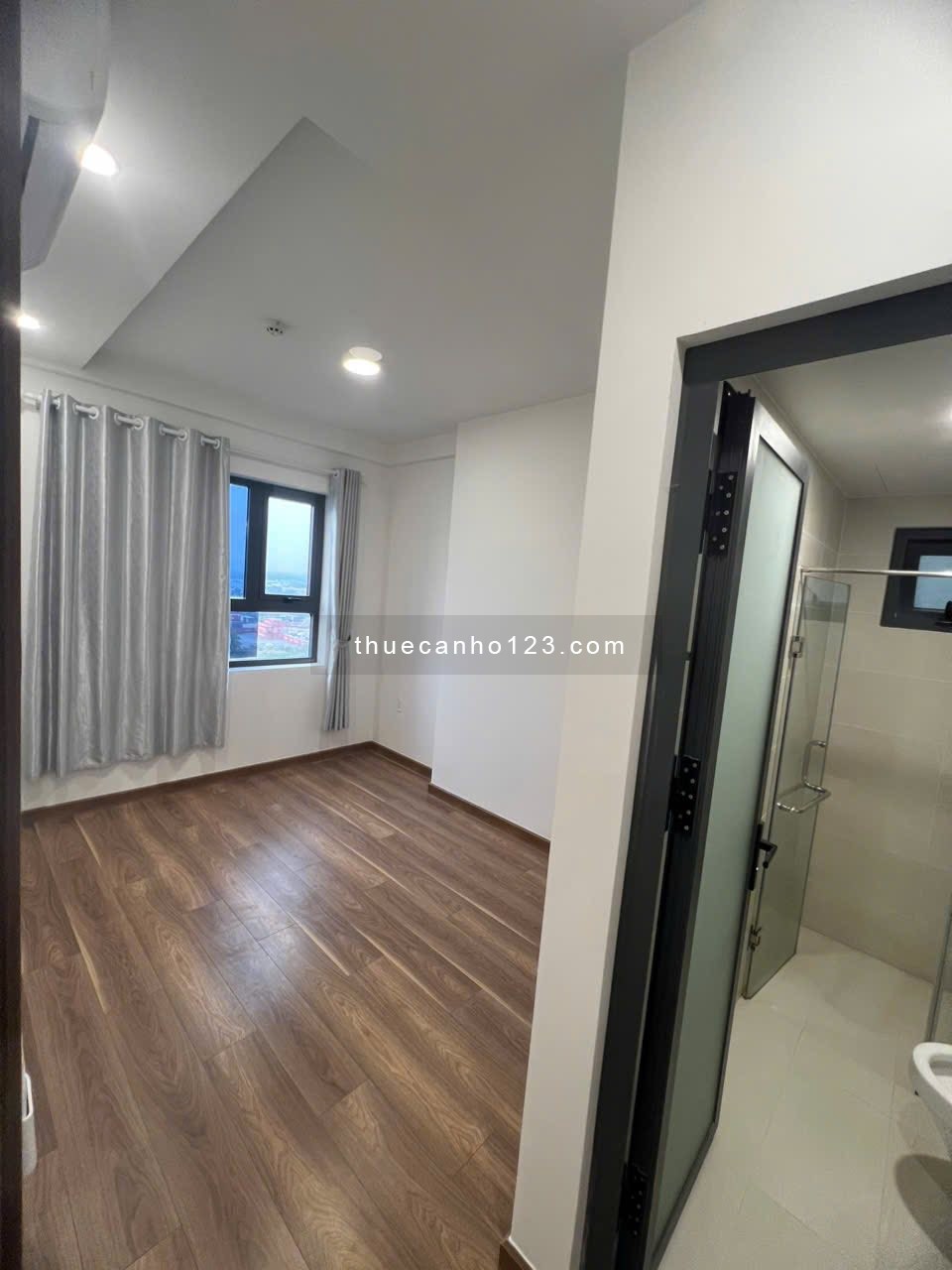 Cho thuê căn 2PN 2WC tầng đẹp view sông thoáng mát tại Q7 Saigon Riverside - Ảnh 4