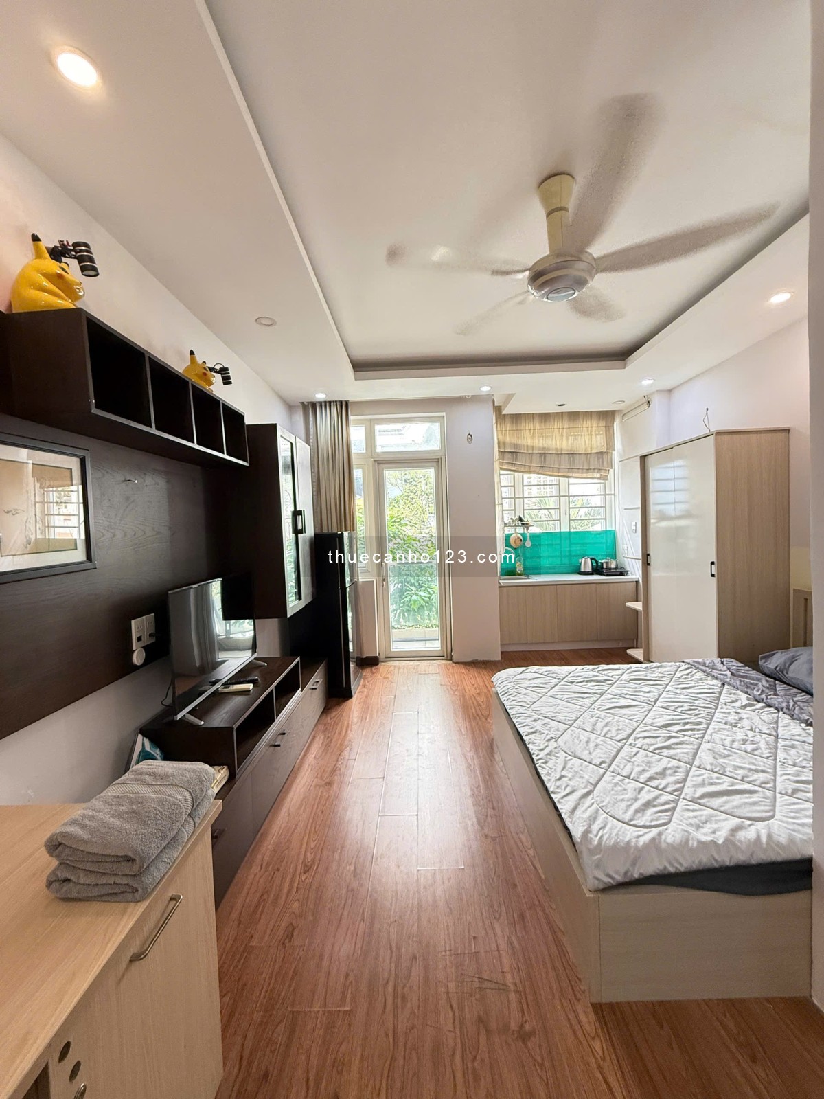 Căn hộ studio ban công full nội thất máy giặt riêng gần sân bay Tân Sơn Nhất, GaT3, quận Tân Bình - Ảnh 1