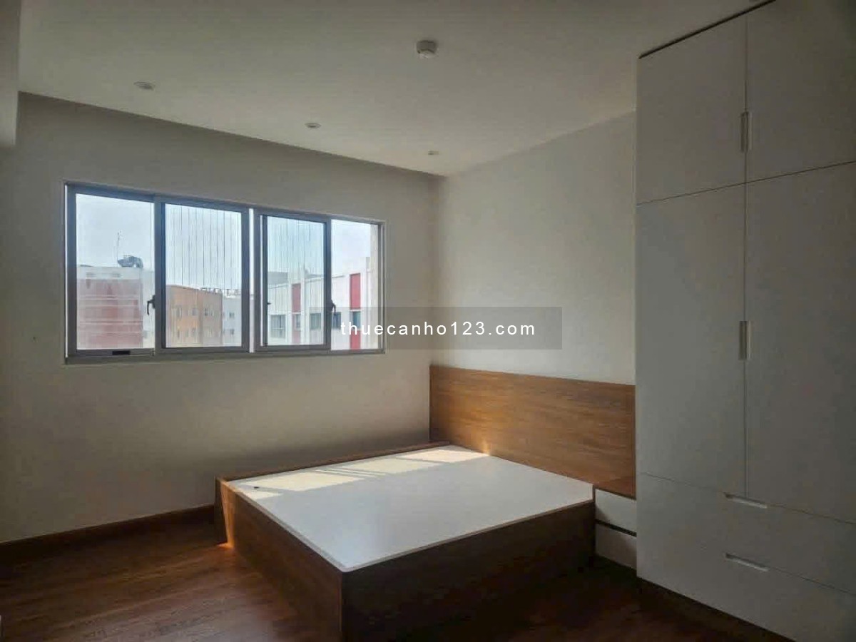 Giá 15tr/th, C/c Screc, Trường Sa, Q3, Căn góc, 100m2, 3PN, 2WC, Nhà mới sơn. - Ảnh 3