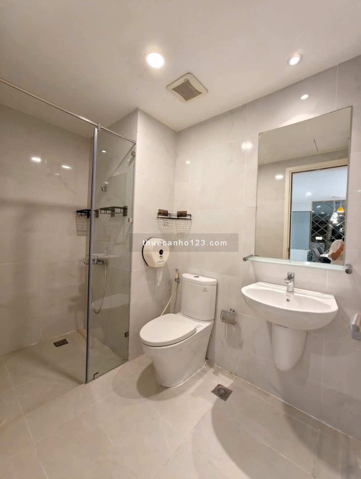 145m2, NTCC, Cao ốc Satra, Phan Đăng Lưu, PN, 21tr/th, 3PN, 2WC. Nội thất - Ảnh 1