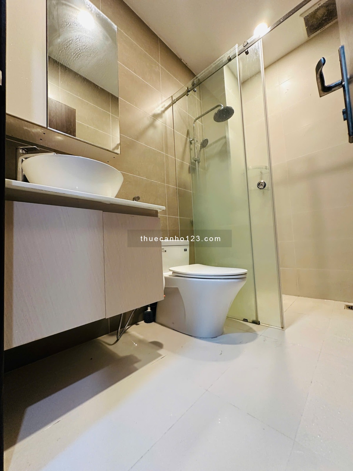 Cho thuê phòng ngay đường Trường Sa, Q.3 gần kênh Nhiêu Lộc - Thị Nghè, gần CV Lê Văn Tám 28m2 - Ảnh 1