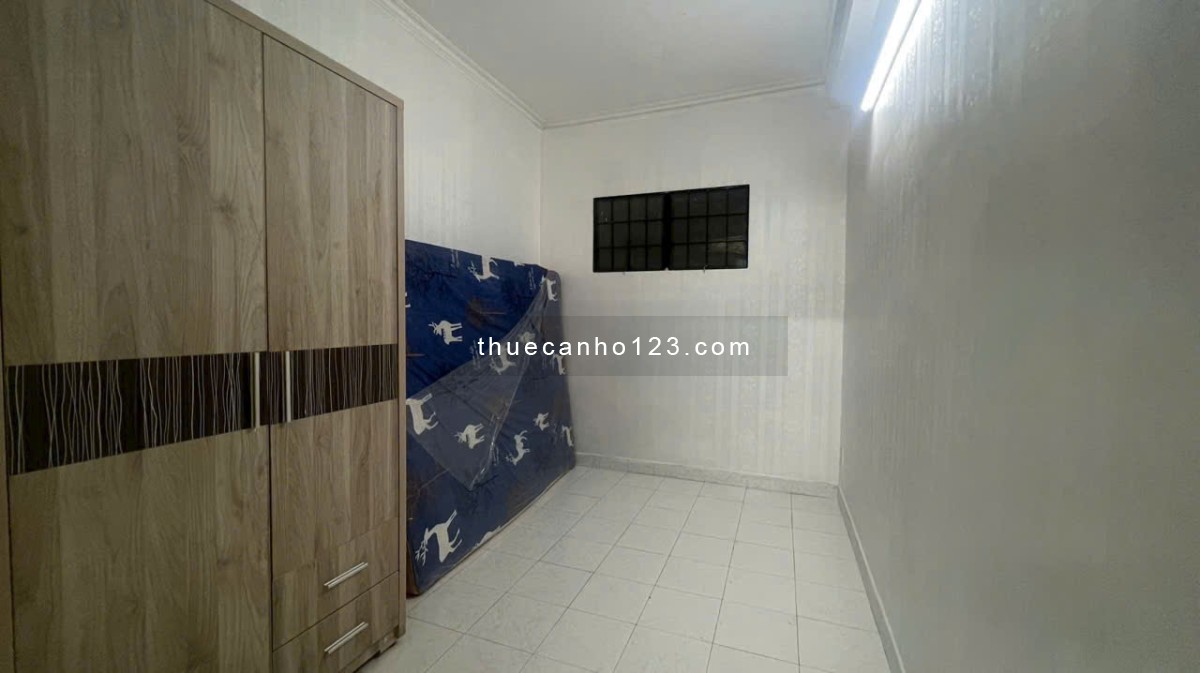 Chung cư 590, CMT8 chỉ 9,5tr căn 2p có nội thất, căn góc lầu 1, (thang bộ) - Ảnh 1
