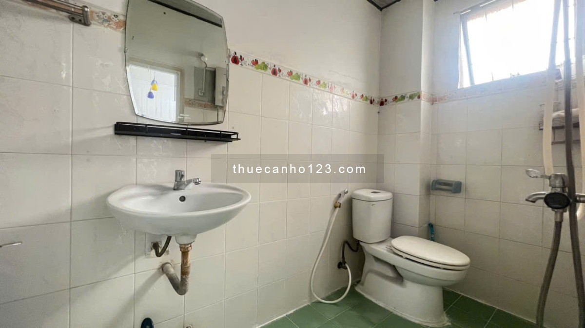 Chung cư 590, CMT8 chỉ 9,5tr căn 2p có nội thất, căn góc lầu 1, (thang bộ) - Ảnh 3