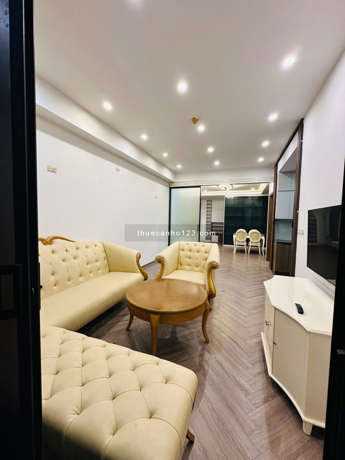 Cho thuê căn 2 ngủ mới full đồ 90m2 - Ảnh 2