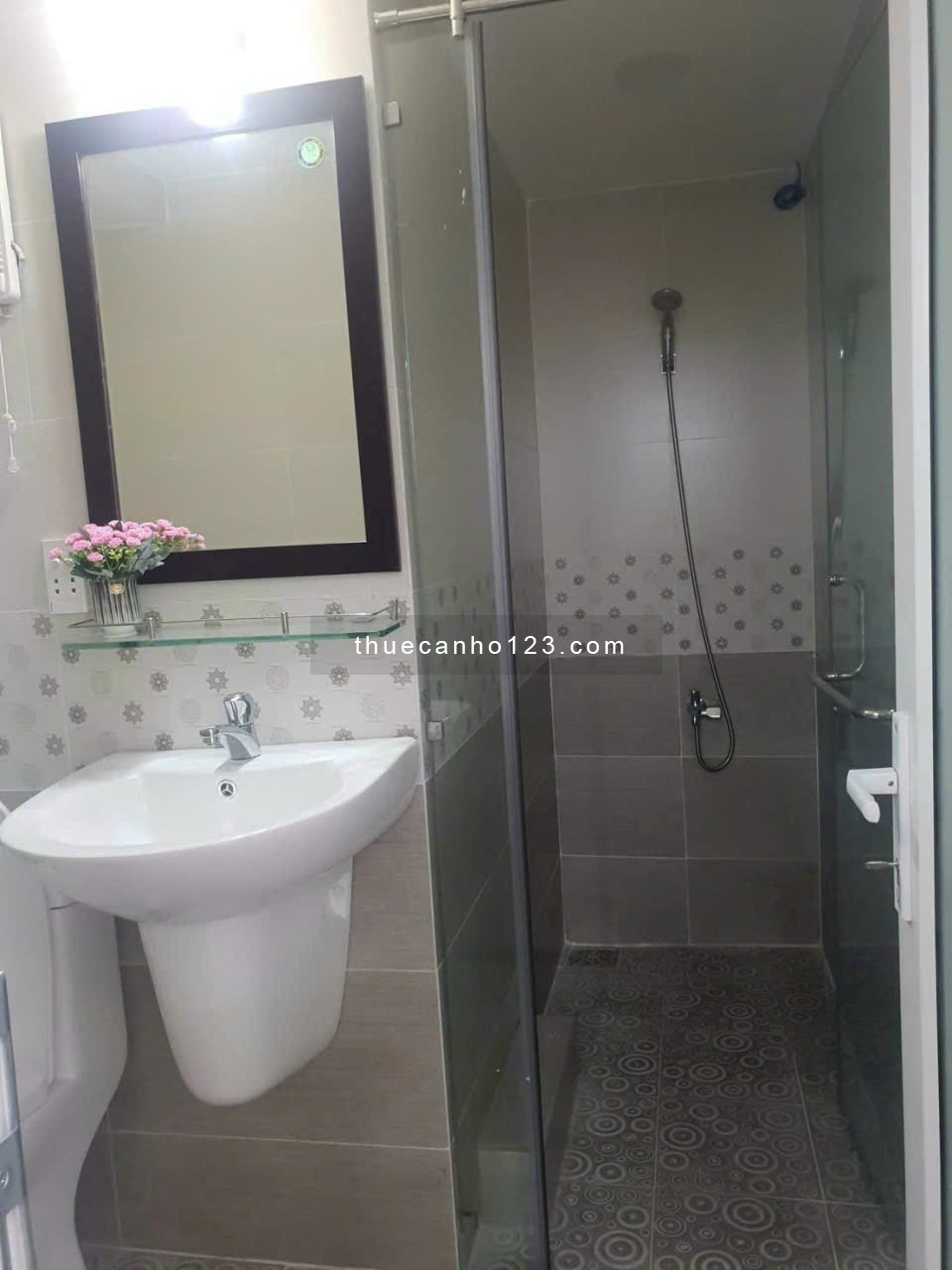 C/c Miếu nổi - Vũ Huy Tấn cho thuê căn 2p ngủ, NTCB, giá 11.5tr/th - Ảnh 4