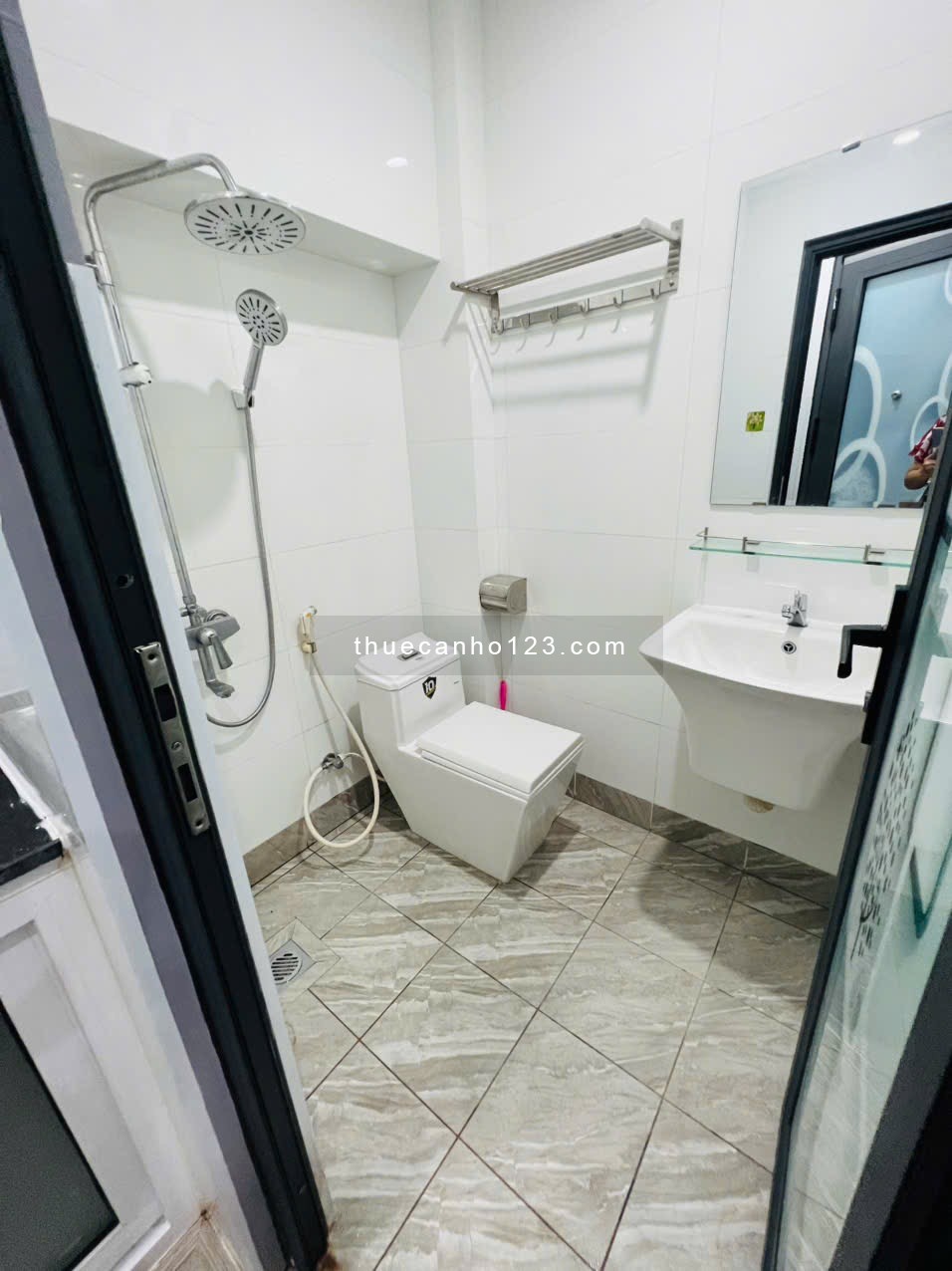 Cho thuê phòng trọ Studio Cửa sổ Q4, gần Đh Luật, Đh Nguyễn Tất Thành, cầu Nguyễn Văn Cừ, cầu Kênh T - Ảnh 4