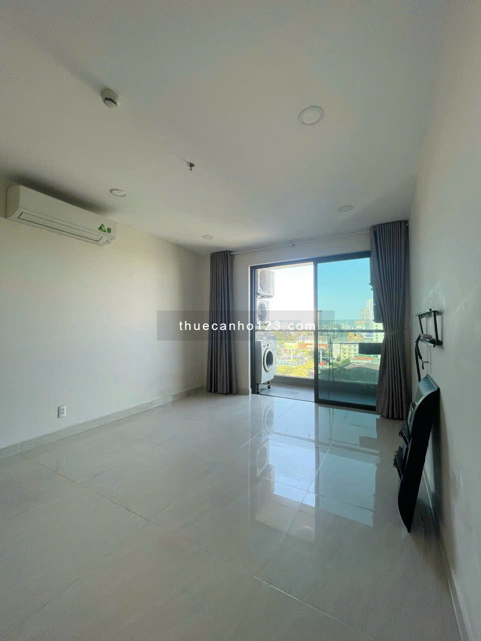 Cho thuê căn hộ 3PN-2WC nội thất cơ bản chung cư Park Legend, ở ngay. LH 0932192028-Ms.Mai - Ảnh 4