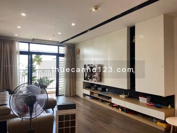 Cho thuê căn hai 3 ngủ sửa đẹp chỉ 22tr Royal City - Ảnh 1