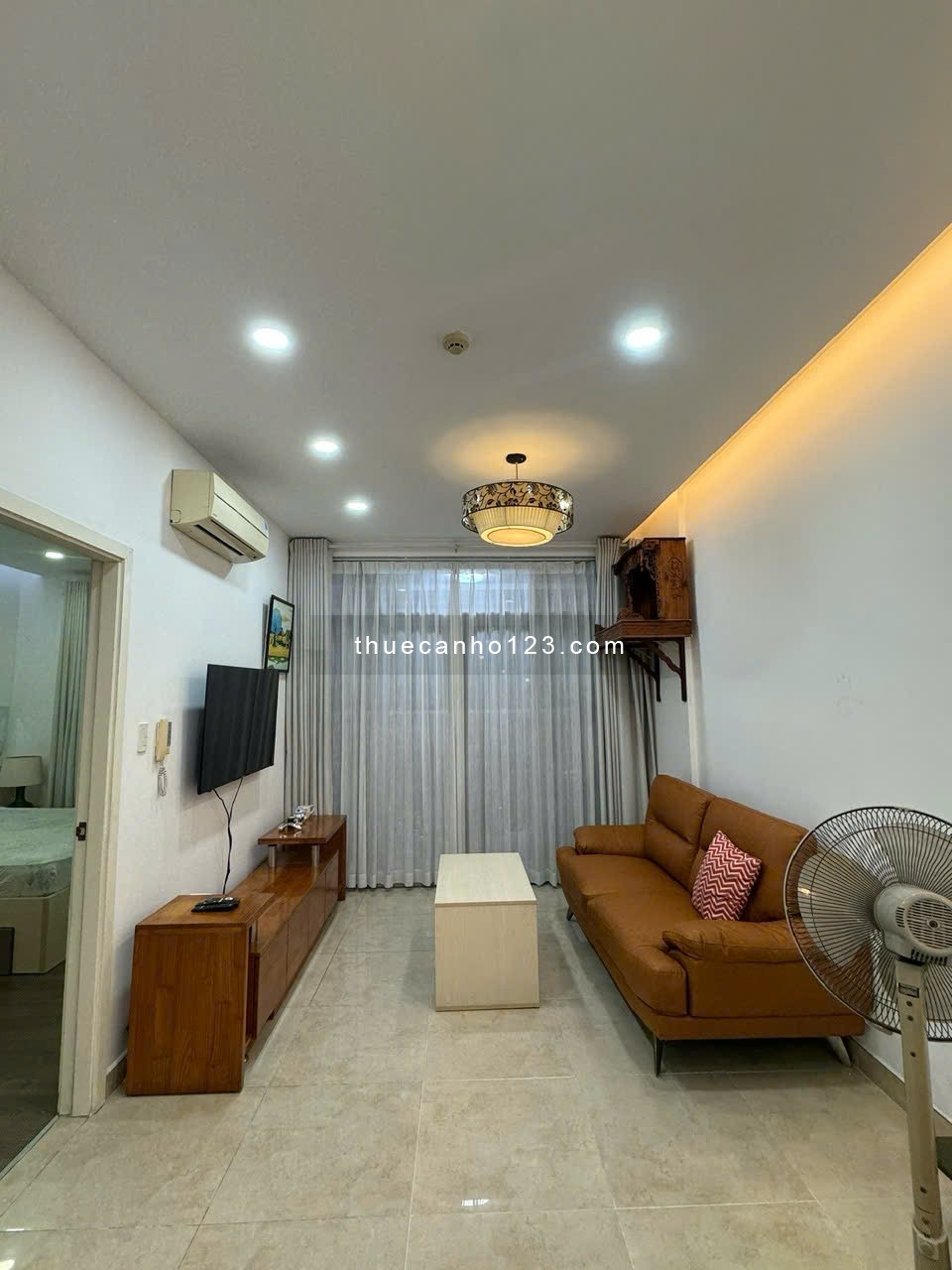 Chính chủ cho thuê căn hộ Luxcity Q7, lầu cao, 2pn, 2 toilet, dien tich 72m2, giá 13tr (có TL) - Ảnh 1