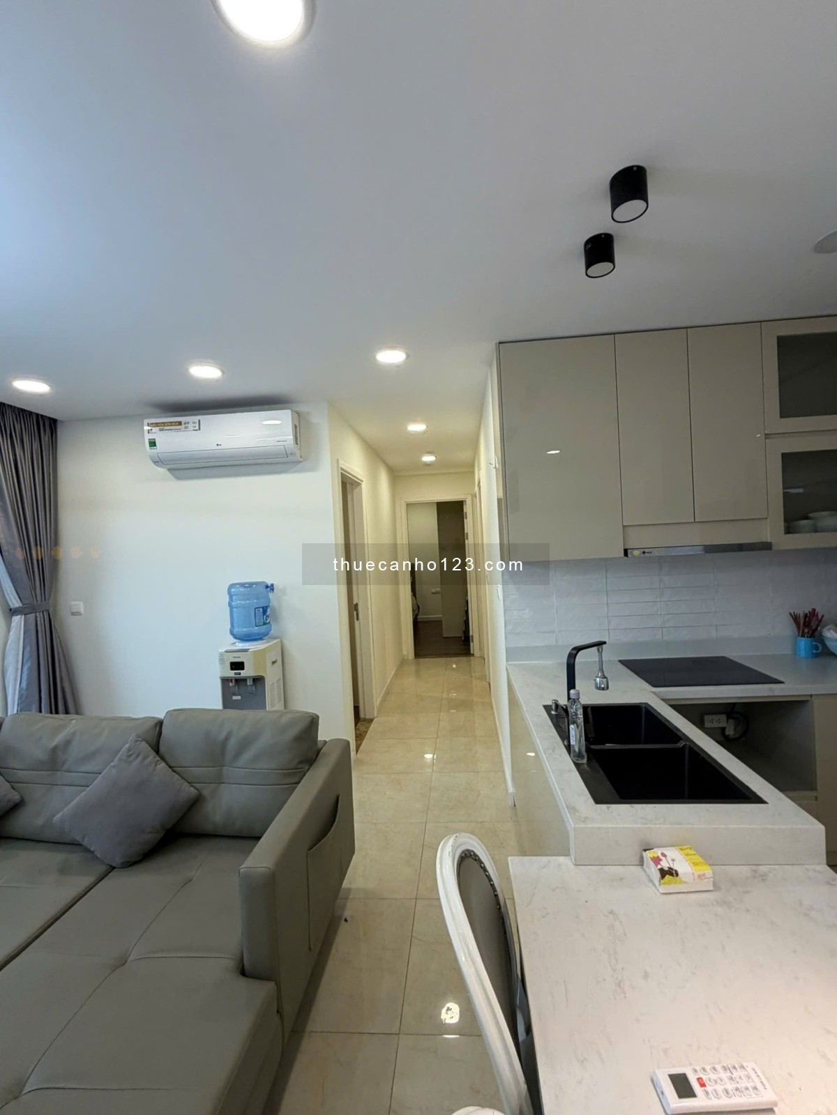 Cần cho thuê 3 ngủ, 95m2, NT đầy đủ, 1.300 USD, tòa C3, vào ở ngay được - Ảnh 2