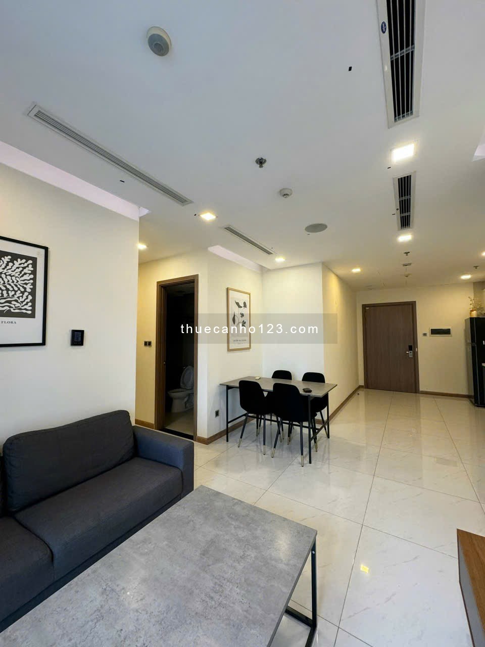 Vinhomes central park 2 Phòng ngủ cho thuê 25 triệu vào liền được LH:0917911948 - Ảnh 1