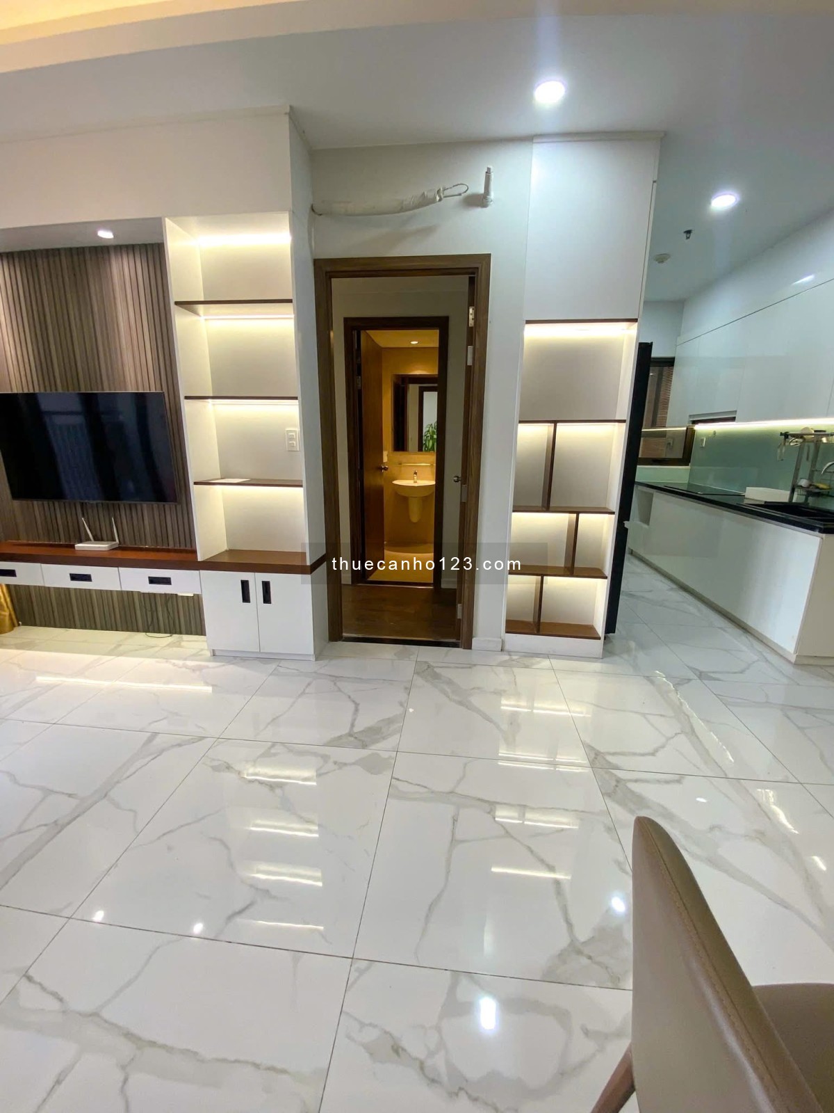Cho thuê căn 2PN 80m2, tầng 25 - sẵn nội thất - giá chỉ 10tr9 - Ảnh 3