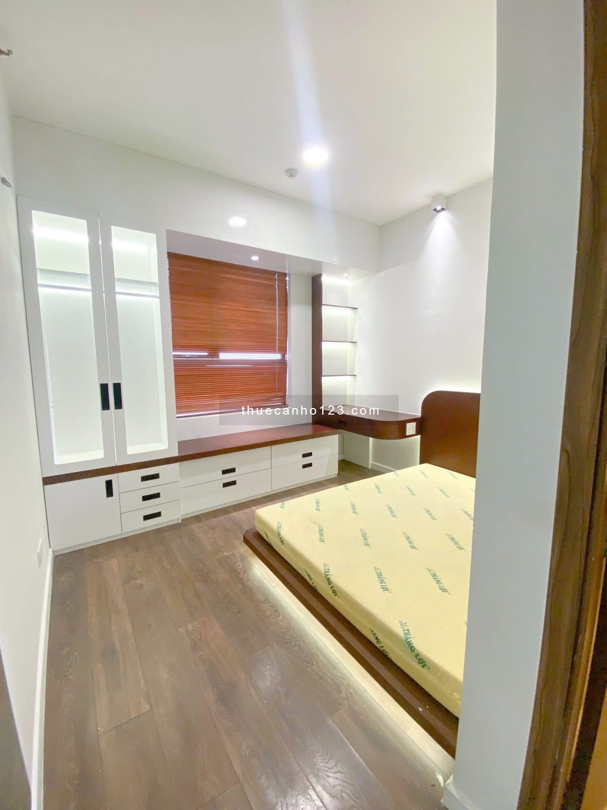 Cho thuê căn 2PN 80m2, tầng 25 - sẵn nội thất - giá chỉ 10tr9 - Ảnh 5