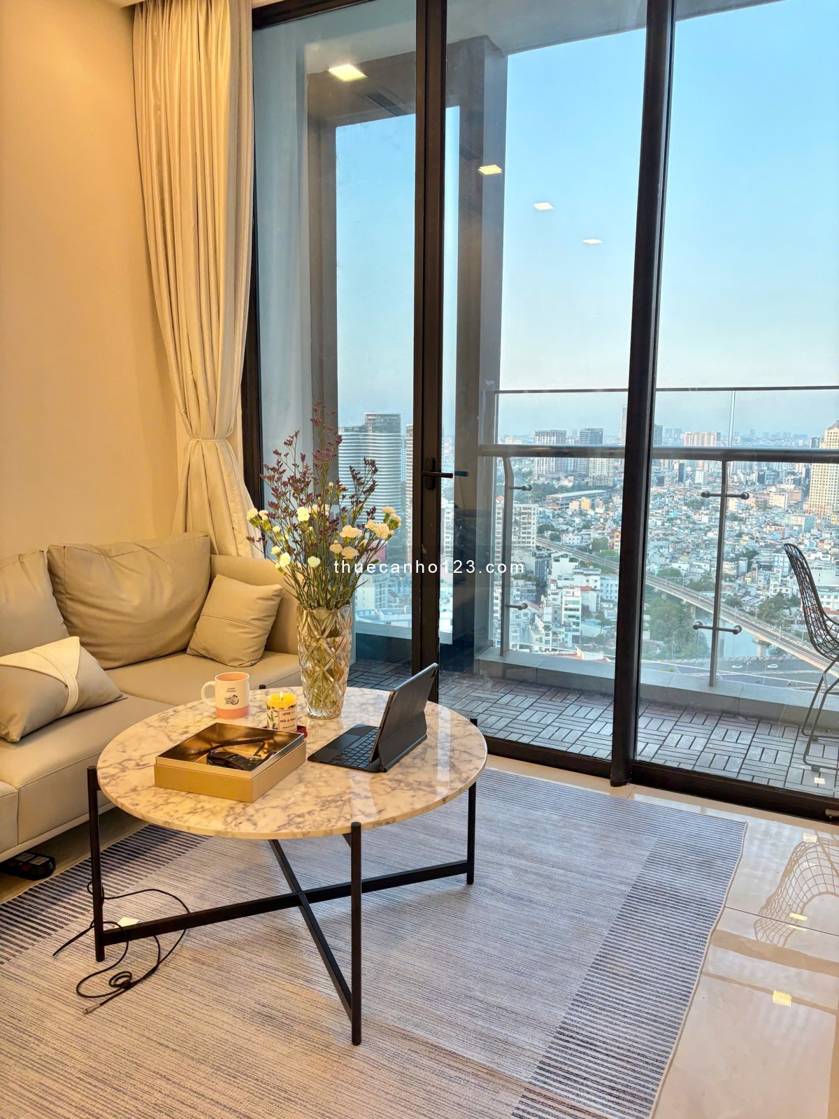 Cho thuê căn hộ 2 pn vinhomes golden river ba son 70 m2 nội thất sang trọng view thoáng giá tốt - Ảnh 3