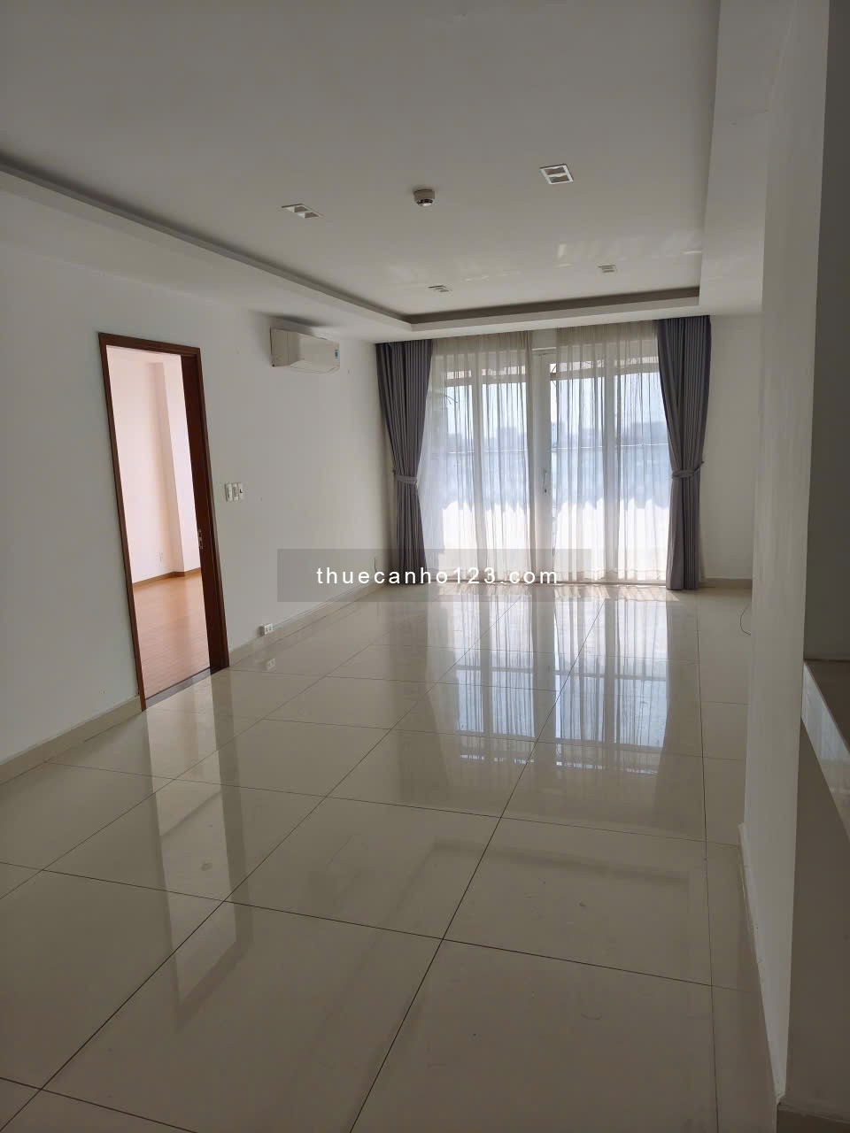 Cho thuê căn hộ Sky Center Phổ Quang 3PN3WC-129m2 giá 21tr/th còn TL. LH 0932 192 028-Ms.Mai - Ảnh 1