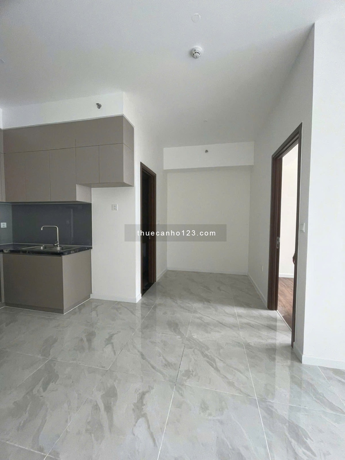 Chung cư Âu Cơ Tower, Âu Cơ, TP: 73m2, nhà mới, 10 triệu. Nhà mới. - Ảnh 3