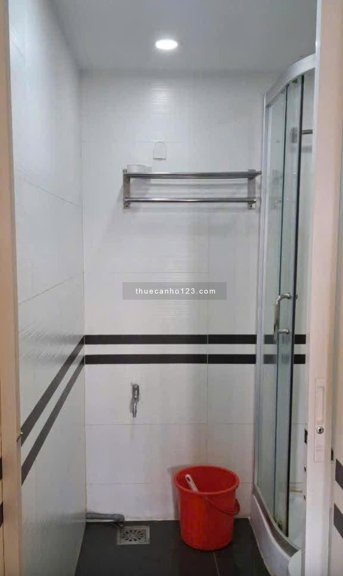 Cho thuê căn 85m2, có 3p ngủ, 2wc, nội thất - C/c Miếu Nổi giá 13tr5/th - Ảnh 2