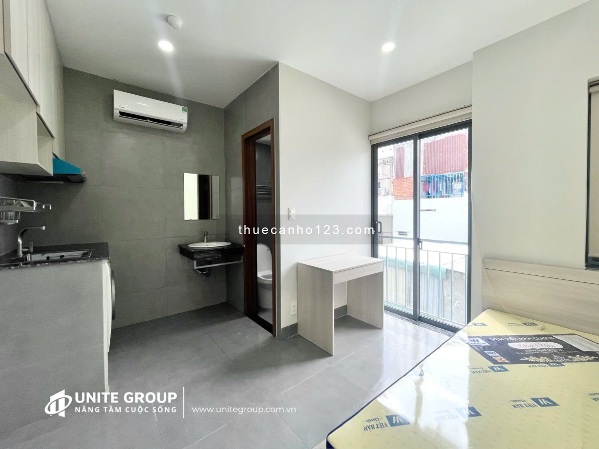 Cho Thuê Căn Hộ Ban Công, Bình Thạnh gần Ngã Tư Hàng Xanh_máy giặt riêng, thang máy_khu vực an ninh - Ảnh 1