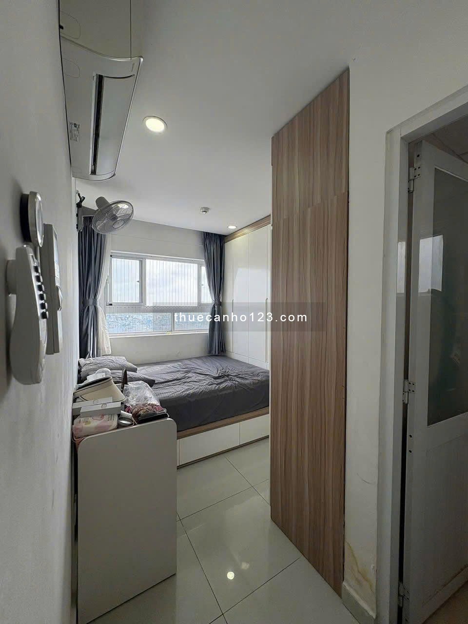 Căn hộ Oriental Plaza, Âu Cơ, Tân Phú: 12tr/th, 2p ngủ, 78m2, NT, Nhà mới - Ảnh 1