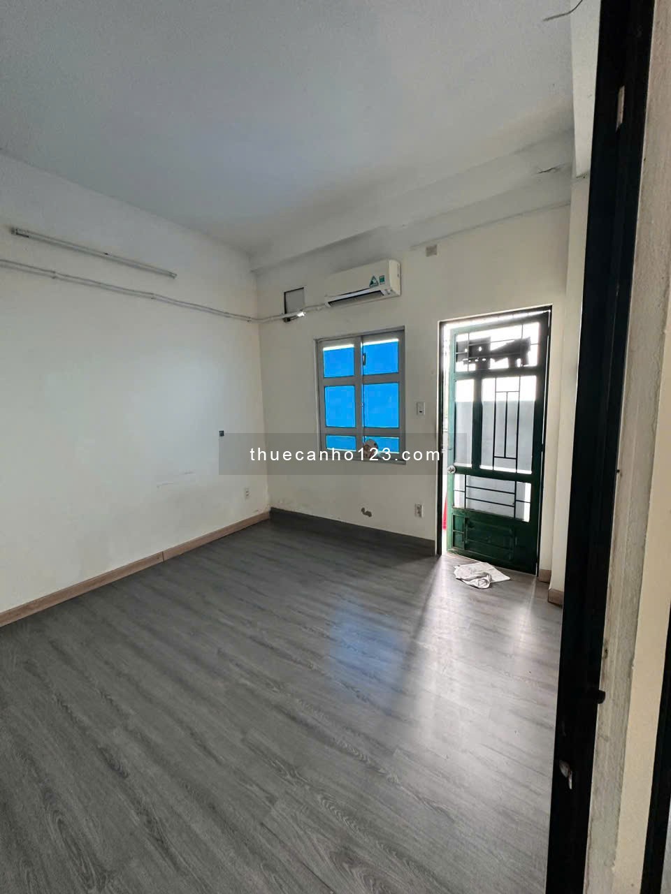 Chung cư Nơ Trang Long, BT: 60m2, 1p ngủ, có nội thất, 8tr - Ảnh 1