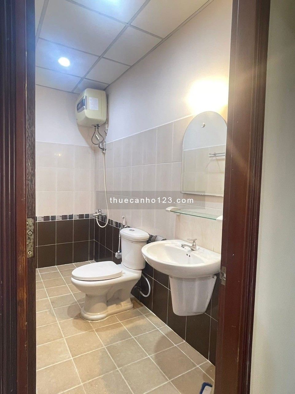 Chung cư 590 CMT8, Quận 3: 85m2, 2p ngủ, 11triệu, ban công - Ảnh 2