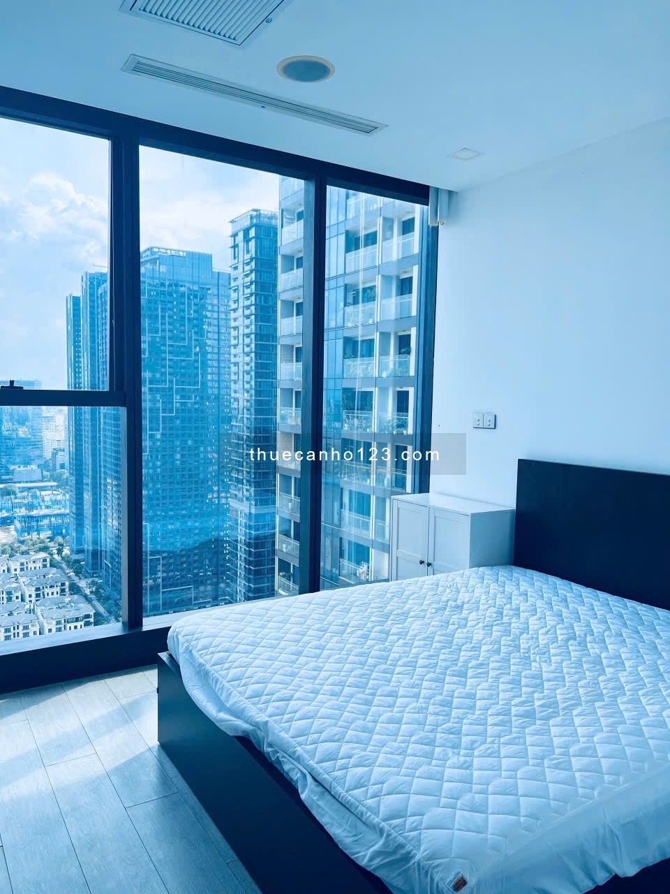 Cho thuê gấp căn 4PN 3WC full nội thất Vinhomes Golden River giâ chỉ 72 triệu - Ảnh 5