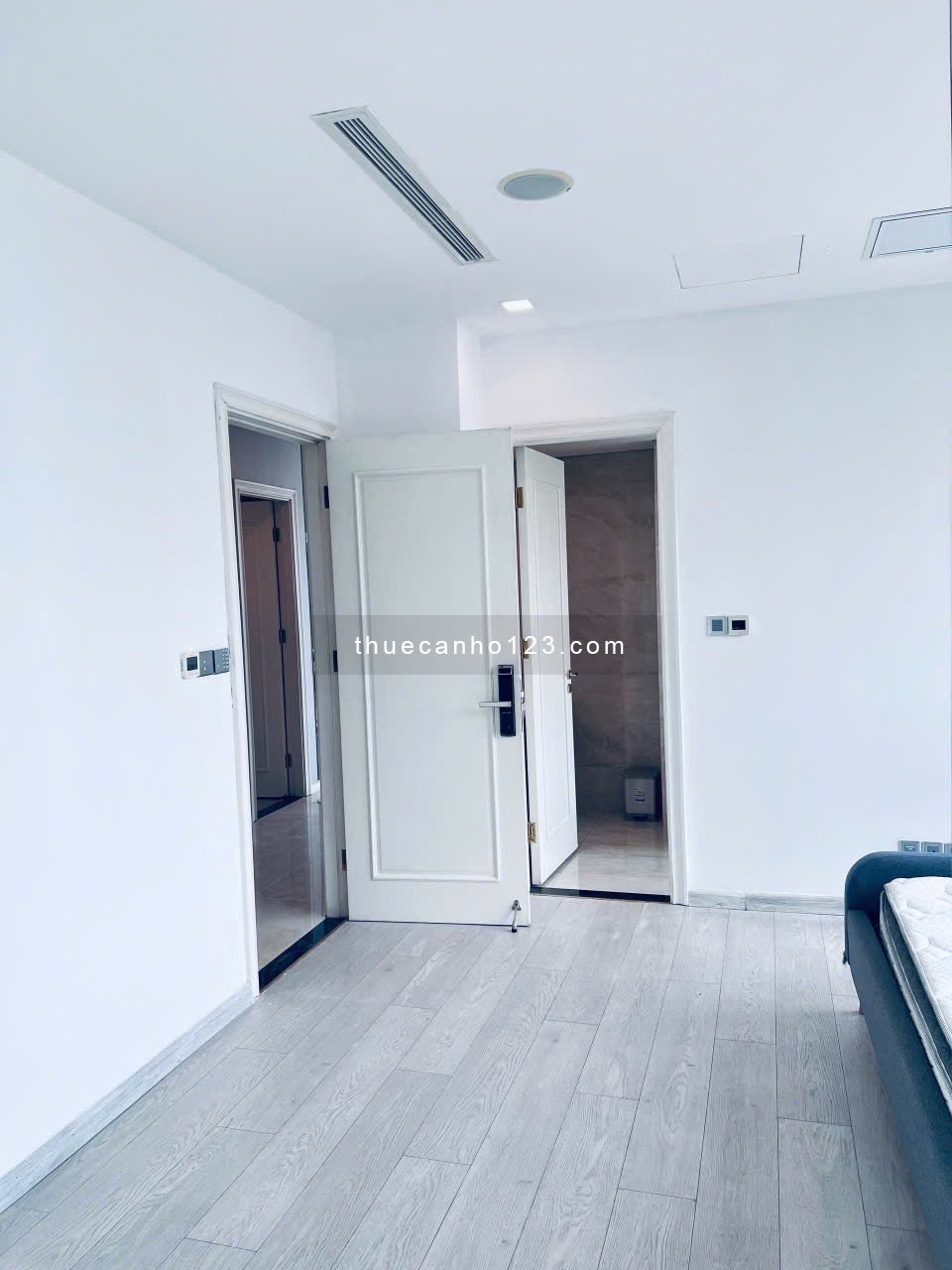 Cho thuê gấp căn 4PN 3WC full nội thất Vinhomes Golden River giâ chỉ 72 triệu - Ảnh 11