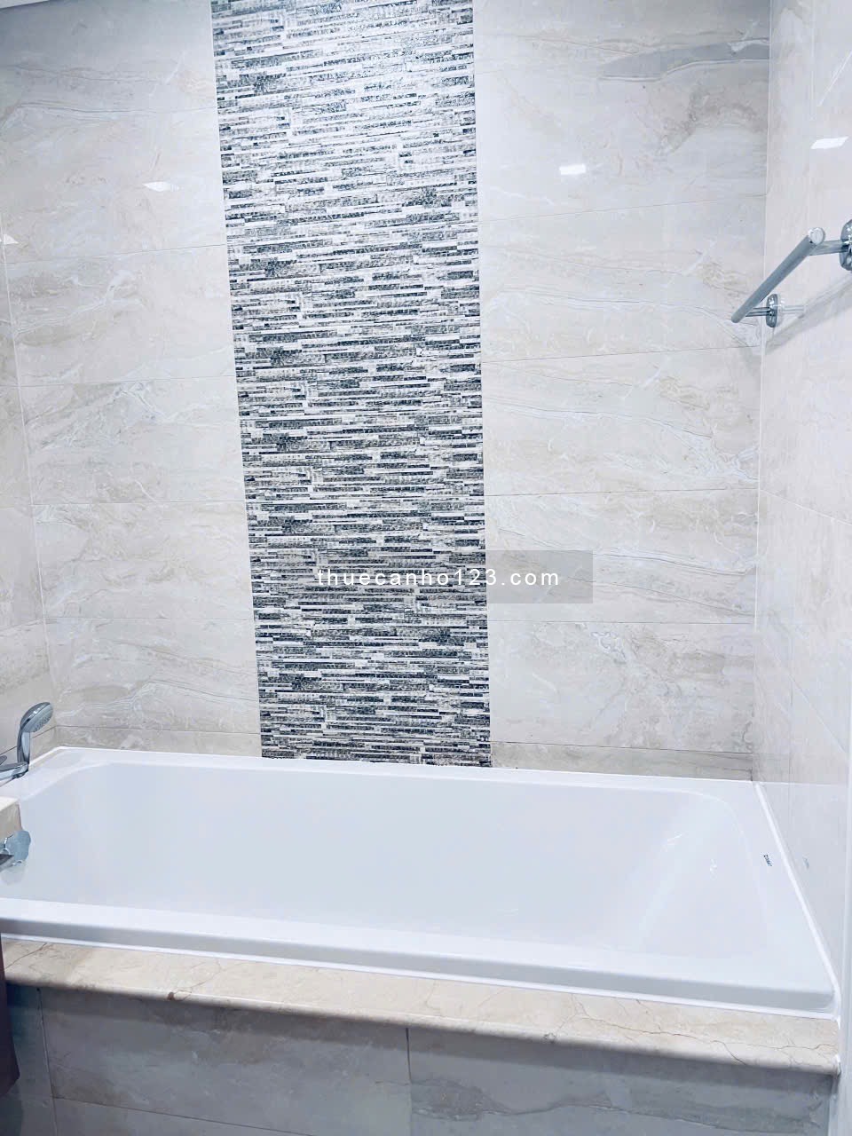 Cho thuê gấp căn 4PN 3WC full nội thất Vinhomes Golden River giâ chỉ 72 triệu - Ảnh 12