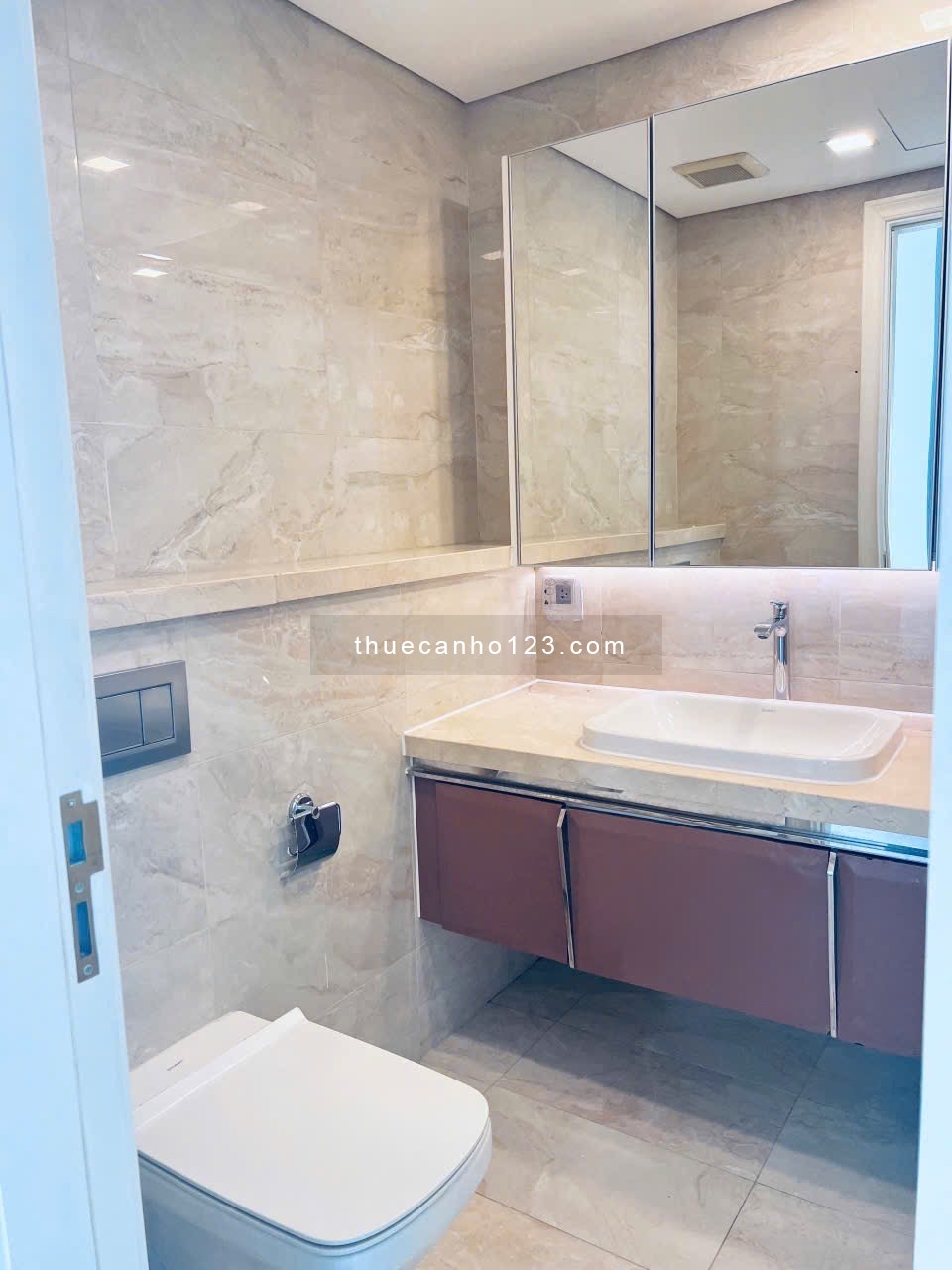 Cho thuê gấp căn 4PN 3WC full nội thất Vinhomes Golden River giâ chỉ 72 triệu - Ảnh 9
