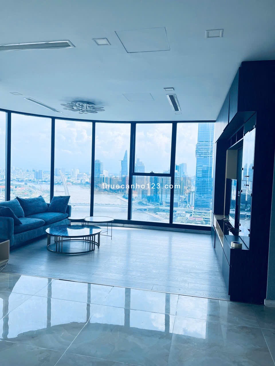 Cho thuê gấp căn 4PN 3WC full nội thất Vinhomes Golden River giâ chỉ 72 triệu - Ảnh 1
