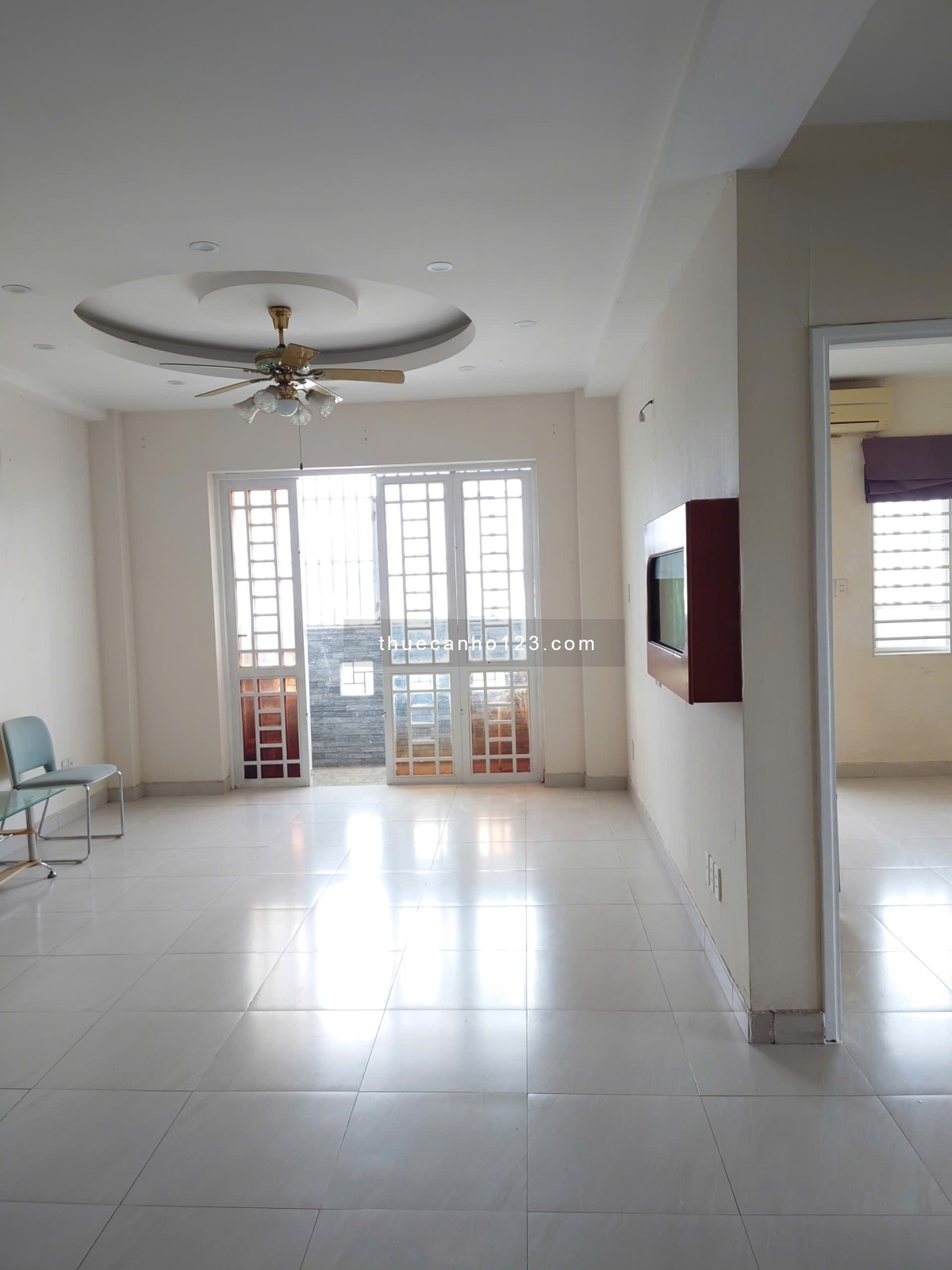 Cho thuê 12trd Căn góc 82m2, 2PN, block B có thang máy – 590 CMT8 Q.3 (đối diện CV Lê Thị Riêng) - Ảnh 1