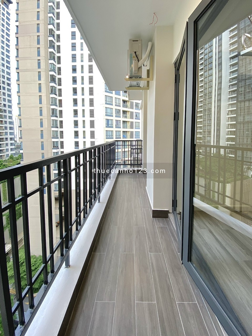 Thuê CHCC Cantavil Q.2 (150m2, 3 phòng ngủ, Giá 22 tr/th ) 3 ban công siêu thoáng, Nhà trống sẳn - Ảnh 1